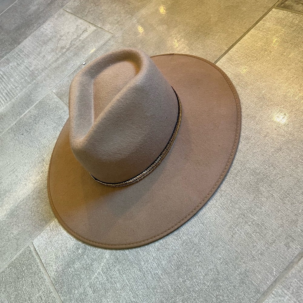 Olive & Pique wide brim hat